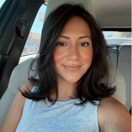 Dania E.