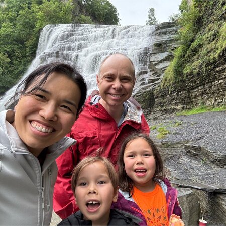 Looking For A Part-Time Helper For Family Living In Woodley Park!