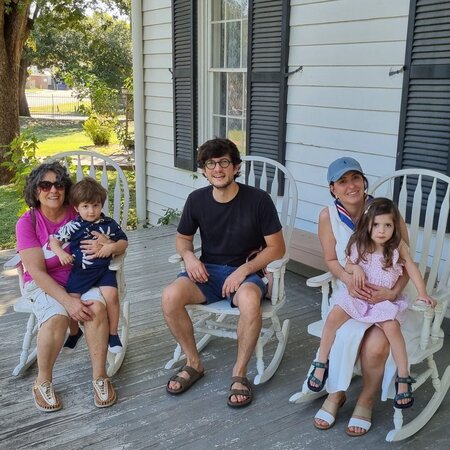 Nanny Needed For 2 Children In Hutchins.