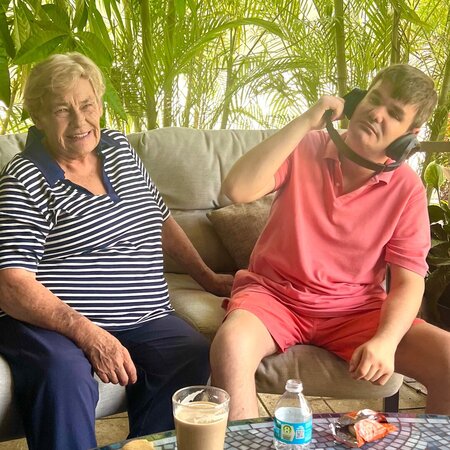 Se Busca Cuidador Que Hable Español Para Trabajar Tiempo Completo